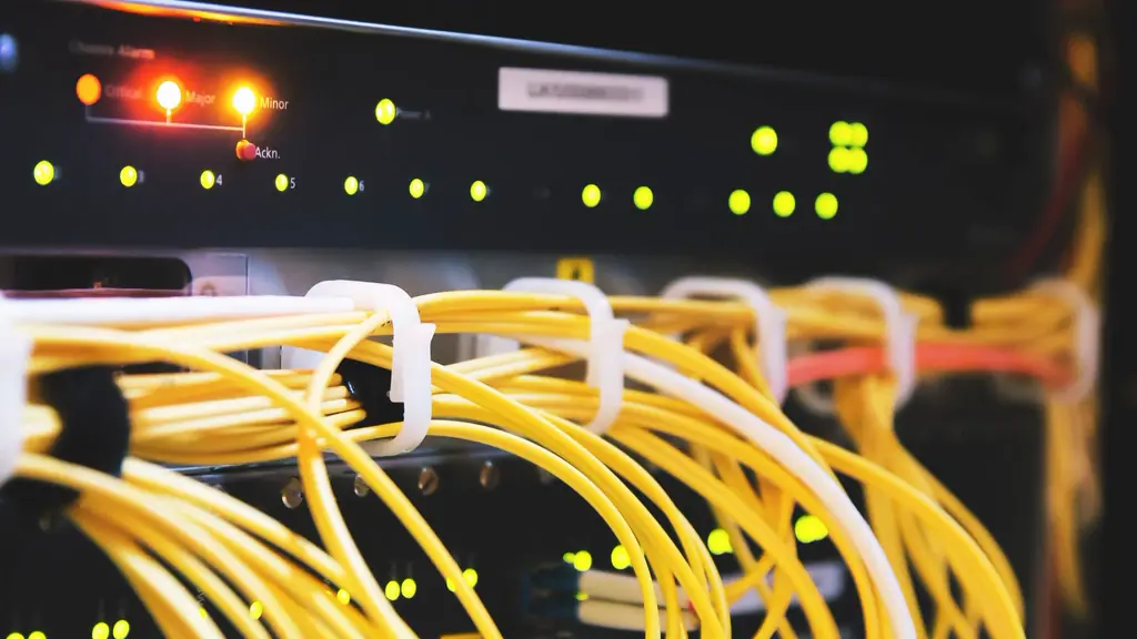 Fibre-optic cables with status lights