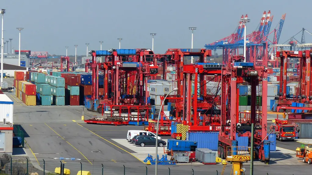 Straddle carriers in a container terminal